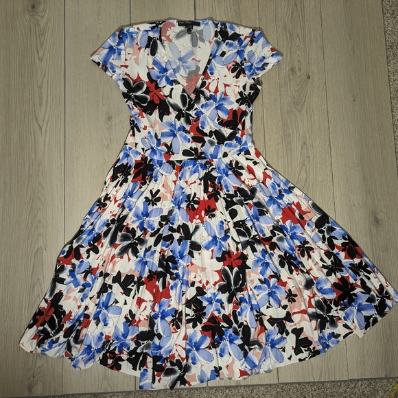 MAGGY LONDON red white blue floral midi dress size 6 - Picture 3 of 7
